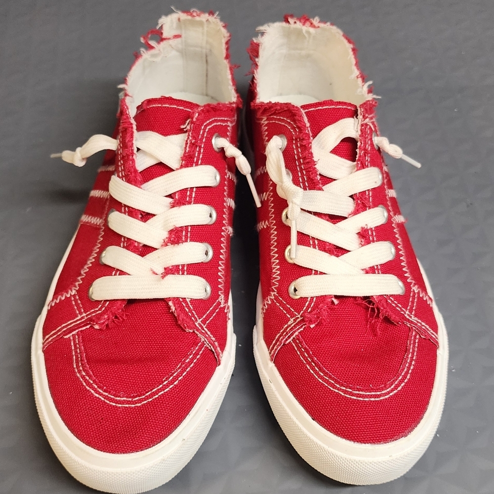 NWOT Obtaom women's sz 9 fashion canvas lace up sneaker red distressed